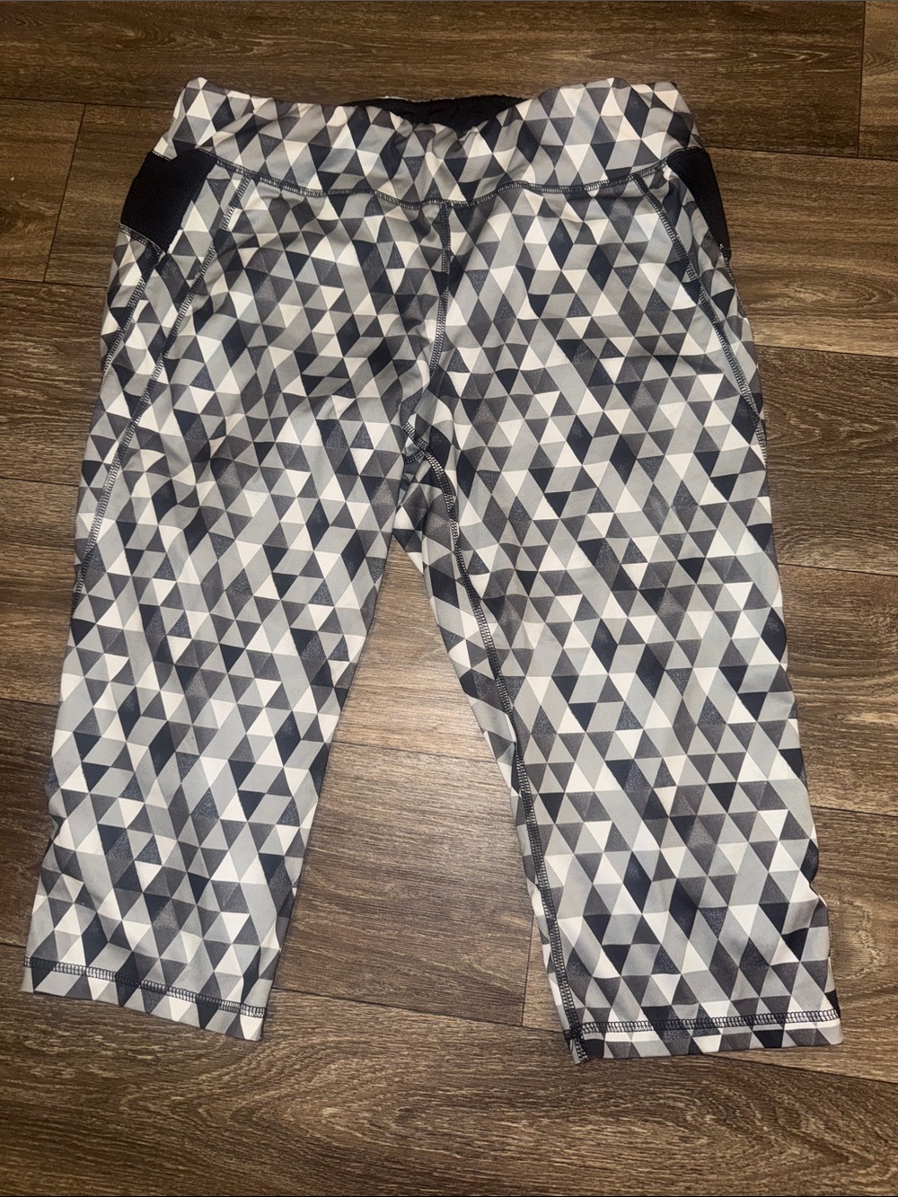 tek gear Black & White Geometric Capri Leggings
